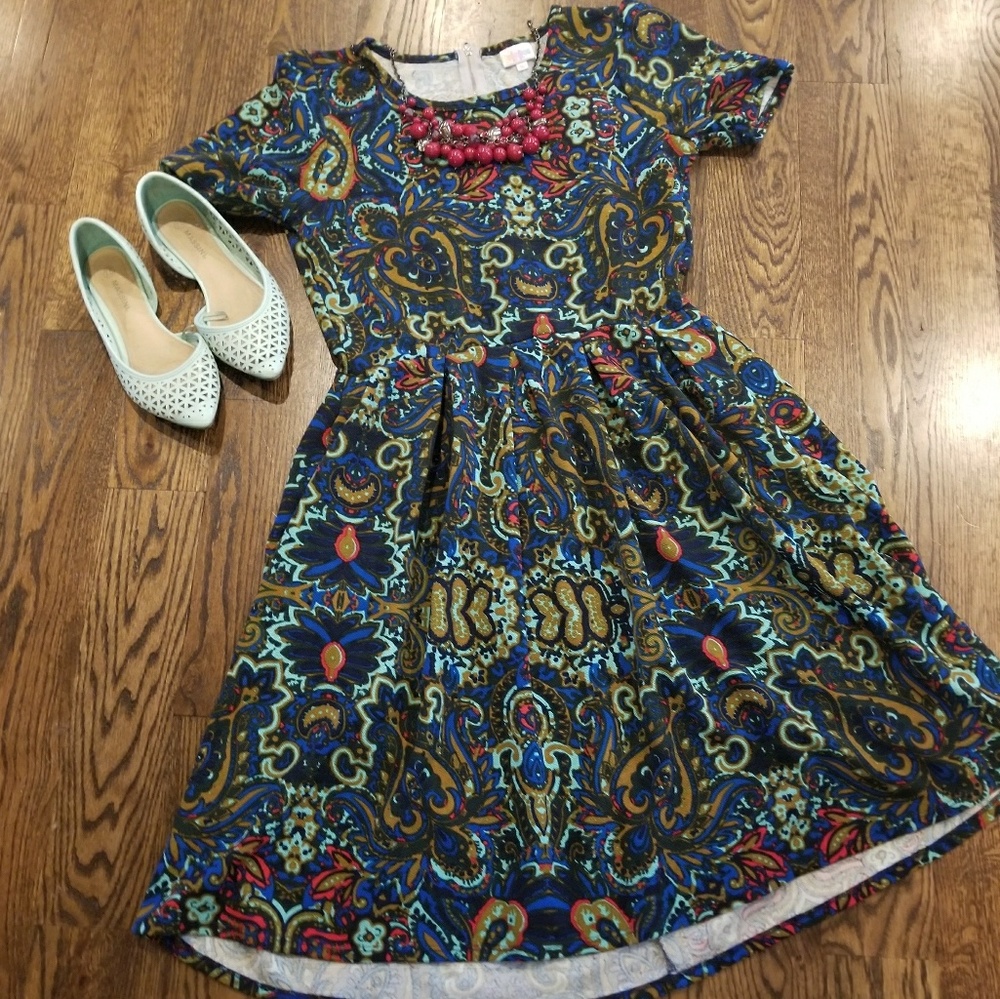 LuLaRoe Amelia *with pockets*